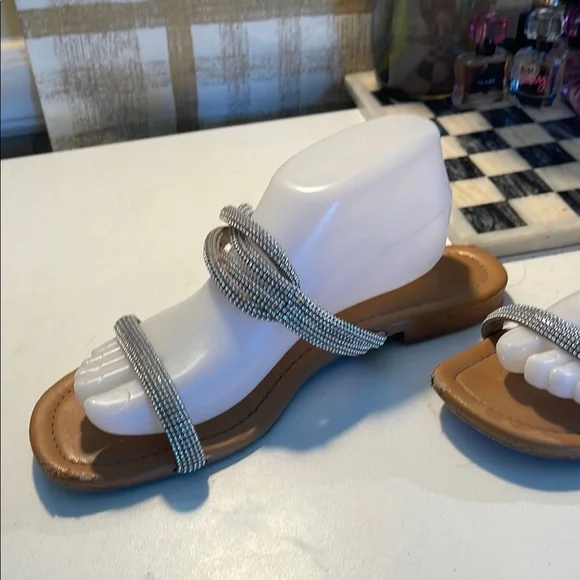 Rouge! Gold and Silver Sandals with Metallic Floral Design - Picture 7 of 12